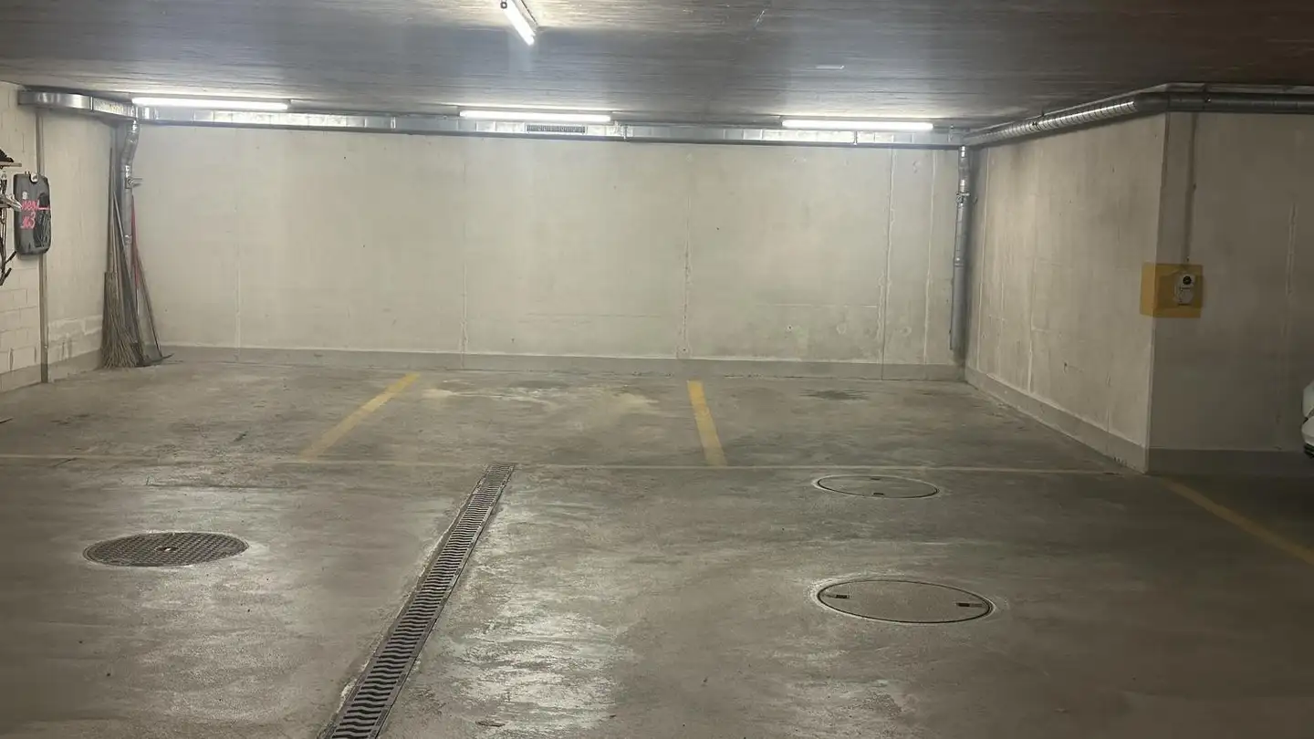 Place de parking souterraine à louer - Schützenstrasse 7, 8962 Bergdietikon