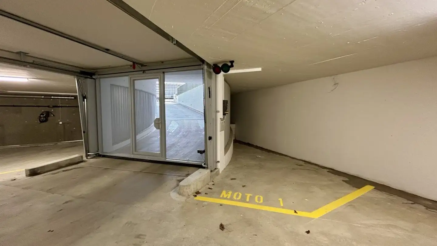 Garage singolo in affitto - Wehntalerstrasse 585, 8046 Zürich
