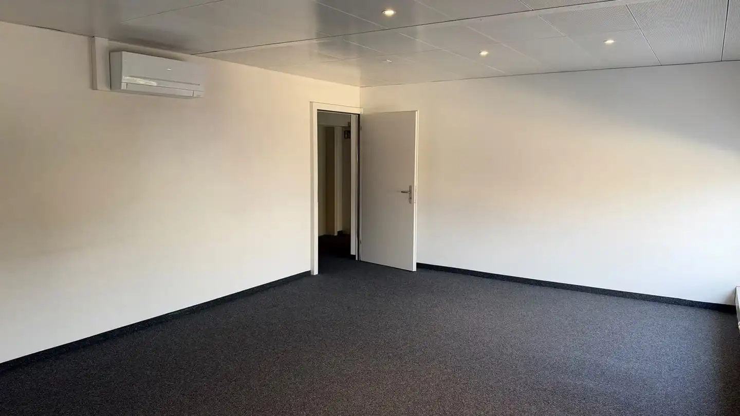 Bureau à louer - Riedackerstrasse, 8153 Rümlang