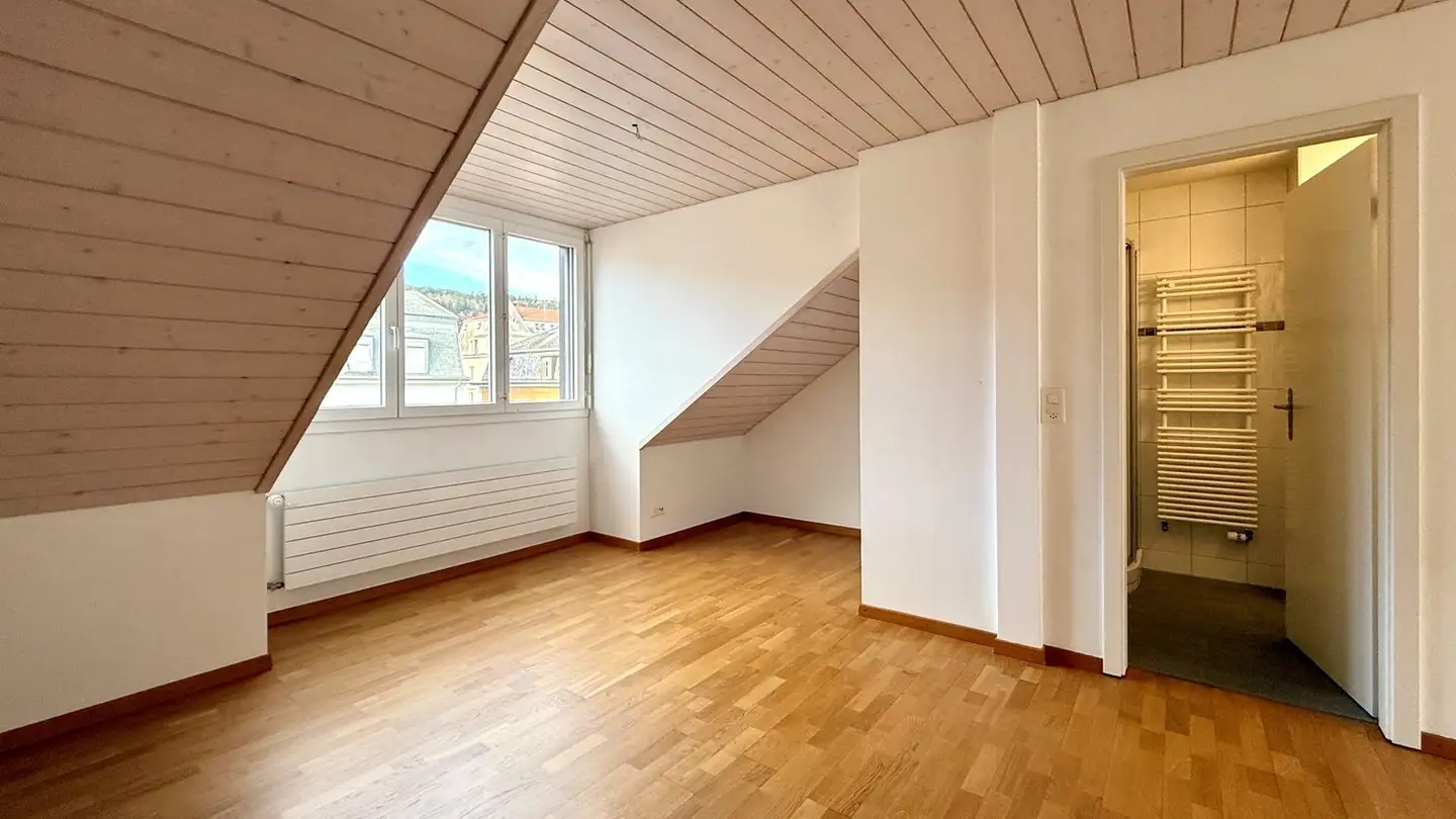 Dachgeschosswohnung mieten - Rue Des Oeillets / Nelkenstrasse 13, 2502 Biel/Bienne - Foto 4