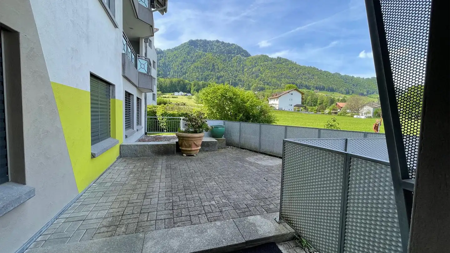 Mixed-use building for rent - Kantonsstrasse 60, 8864 Reichenburg - Photo 3