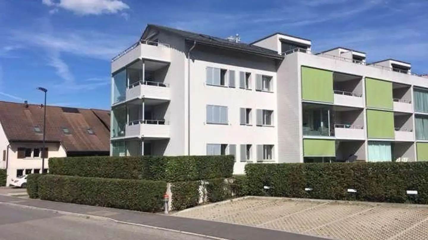 Place de parking extérieure à louer - Steigstrasse 3, 8610 Uster