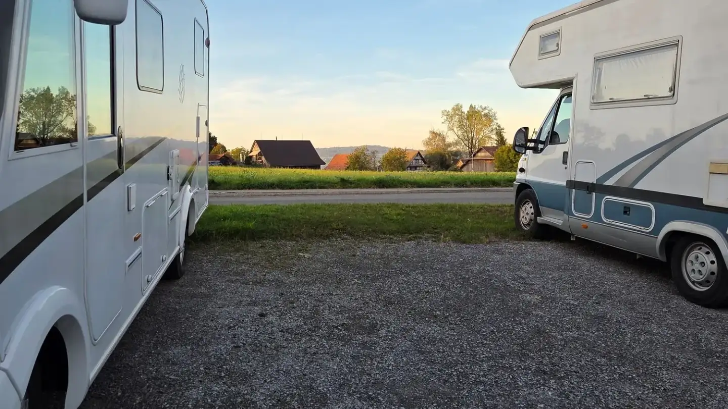 Parkplatz im Freien mieten - Schönenbergstrasse 218, 8820 Wädenswil - Foto 2
