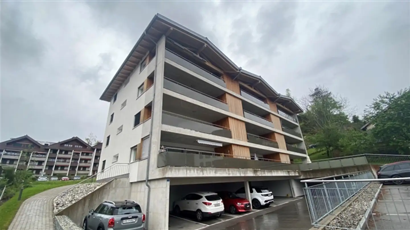 Place de parking extérieure à louer - Gros-Plan 4, 1637 Charmey (Gruyère)