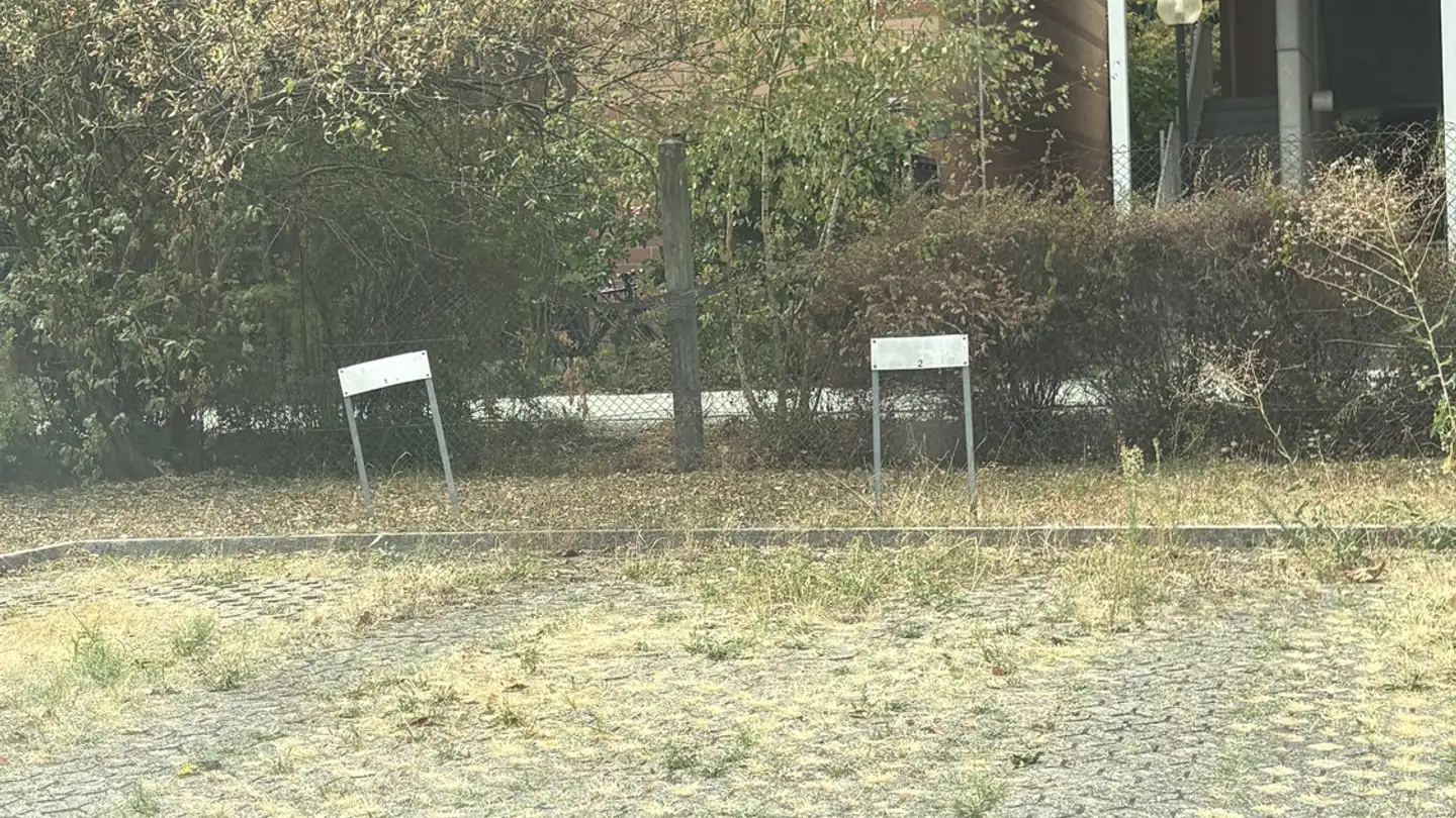 Place de parking extérieure à louer - Marsstrasse 19, 4123 Allschwil