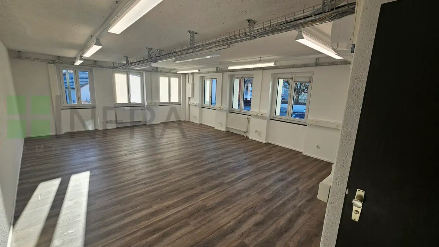 Commercial à louer - Chemin Des Vauches 7a, 2900 Porrentruy