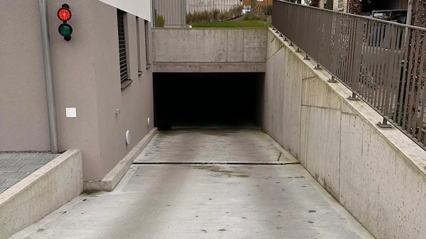 Underground parking space for rent - Unterdorf, 8254 Basadingen - Photo 2