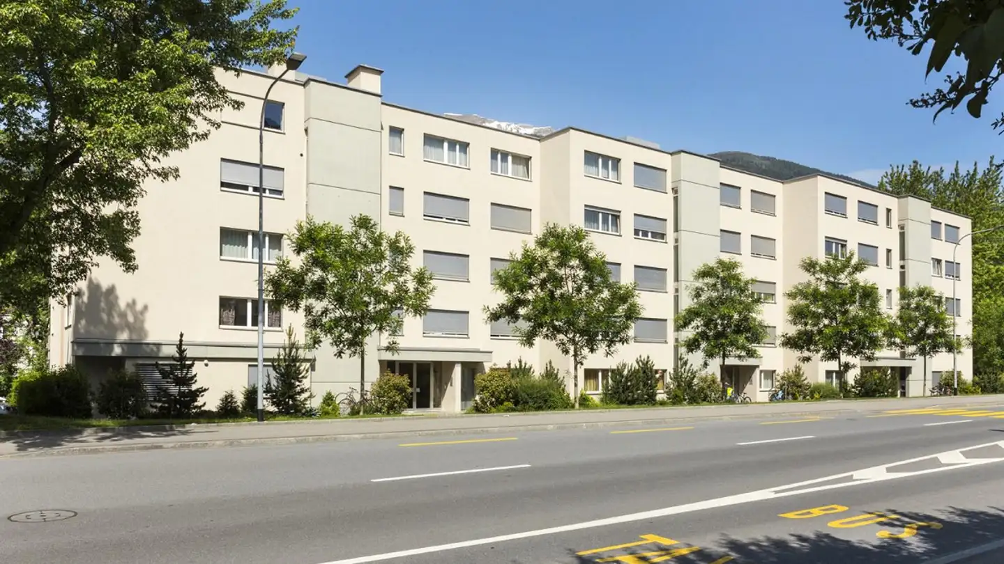 Indoor motorbike parking space for rent - Masanserstrasse, 7000 Chur