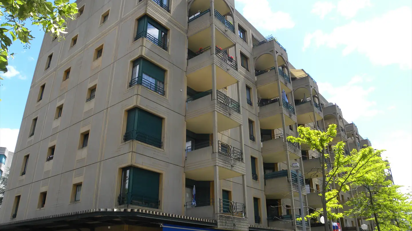 Place de parking extérieure à louer - Avenue D' Aïre 95b, 1203 Genève
