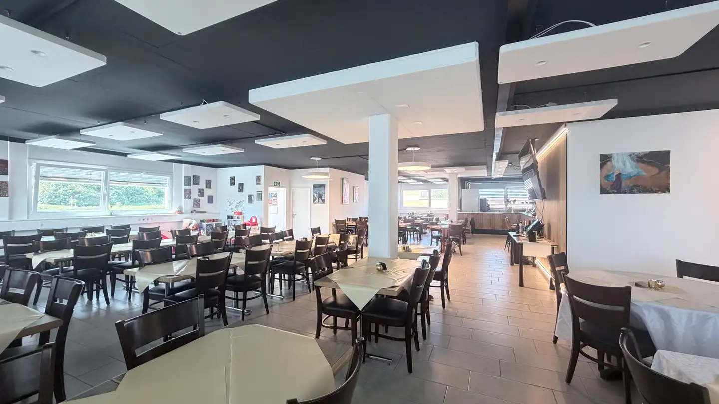 Restaurant à louer - Im Halbiacker 7, 8352 Elsau