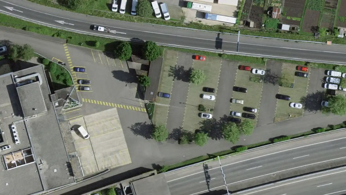 Parcheggio esterno in affitto - Avenue Des Pâquiers 1, 2072 St-Blaise