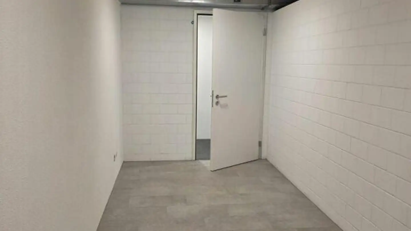 Storage space for sale - Via Delle Vigne 91, 6648 Minusio