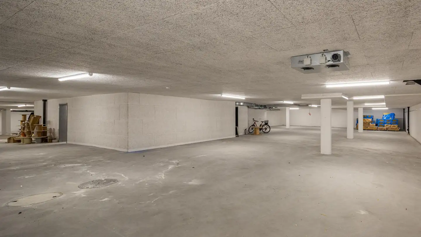 Place de parking souterraine à louer - Kreuzbühlstrasse 28, 8754 Netstal - Photo 2