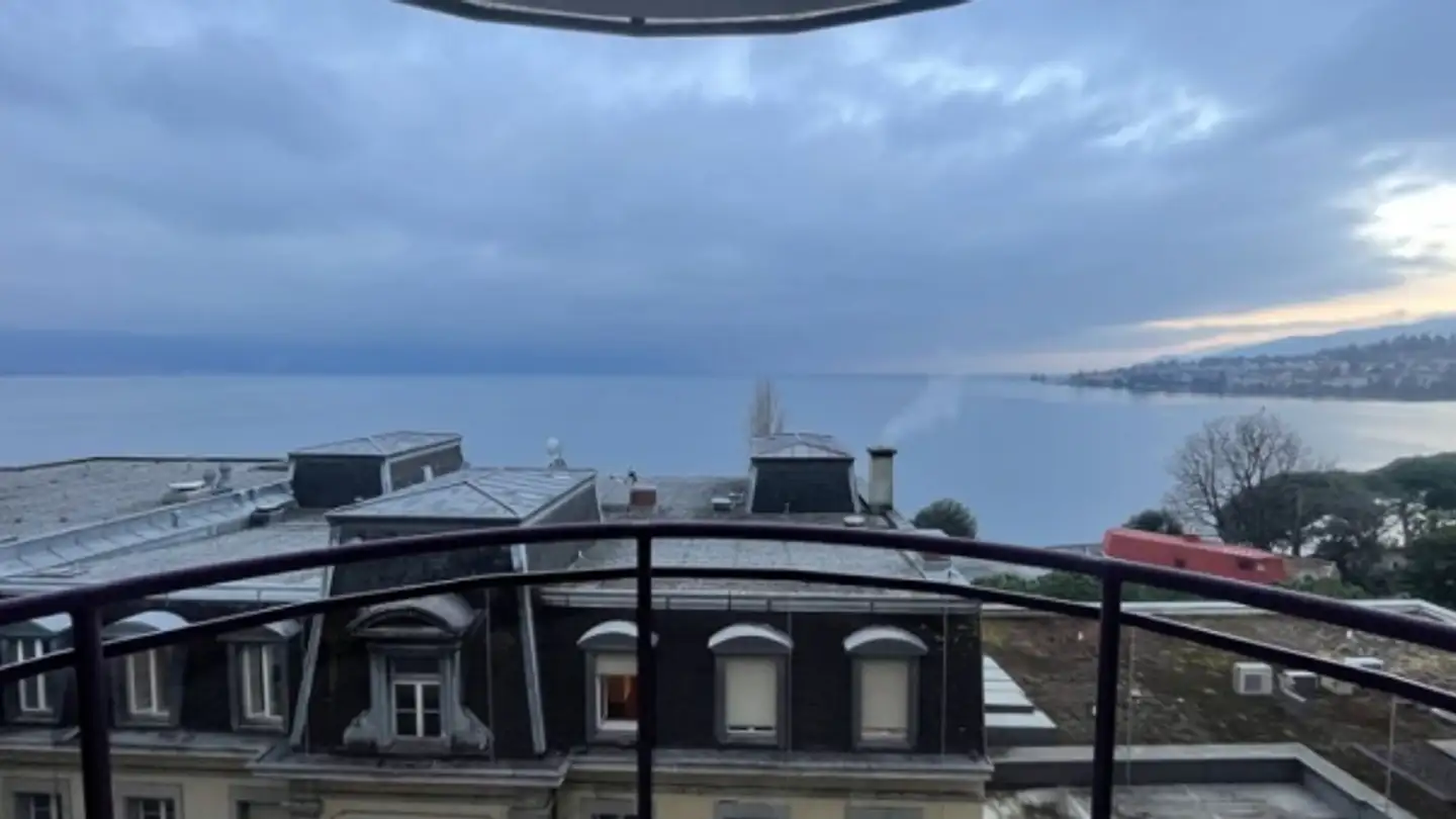 Mixed-use building for rent - Avenue Des Alpes 29, 1820 Montreux