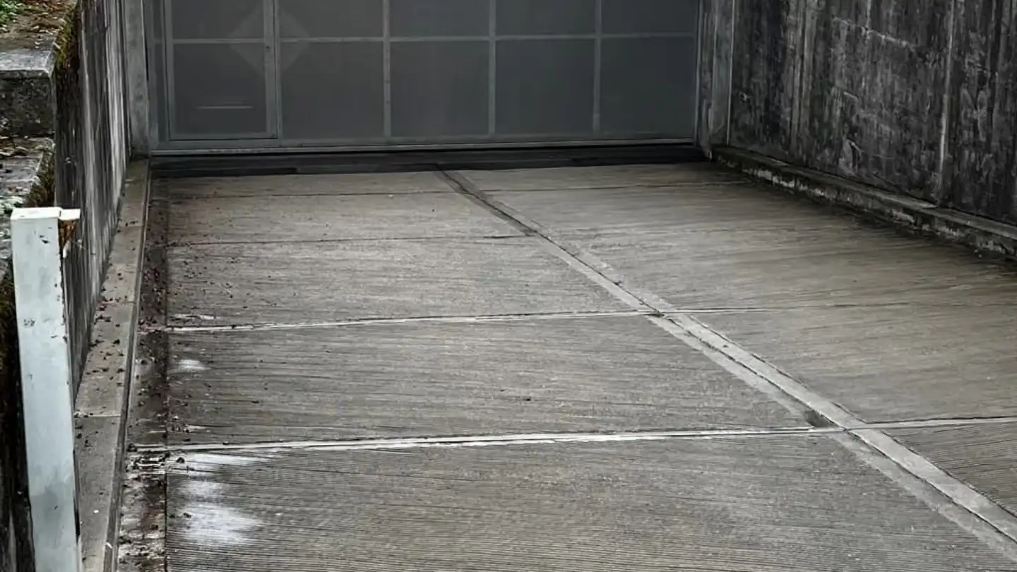 Underground parking space for rent - Luegetenweg, 8634 Hombrechtikon