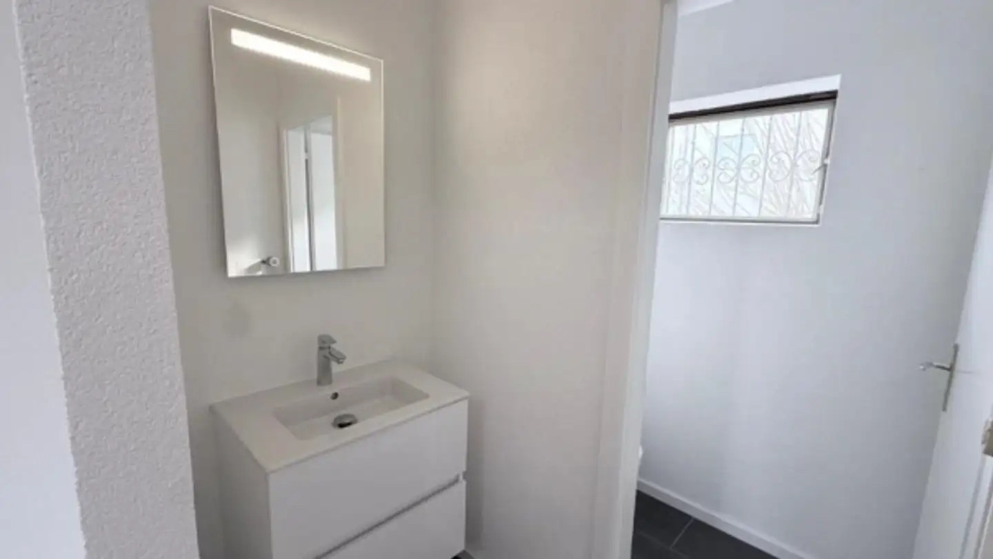 Mixed-use building for rent - Rue Maison De Commune 1, 1926 Fully - Photo 2