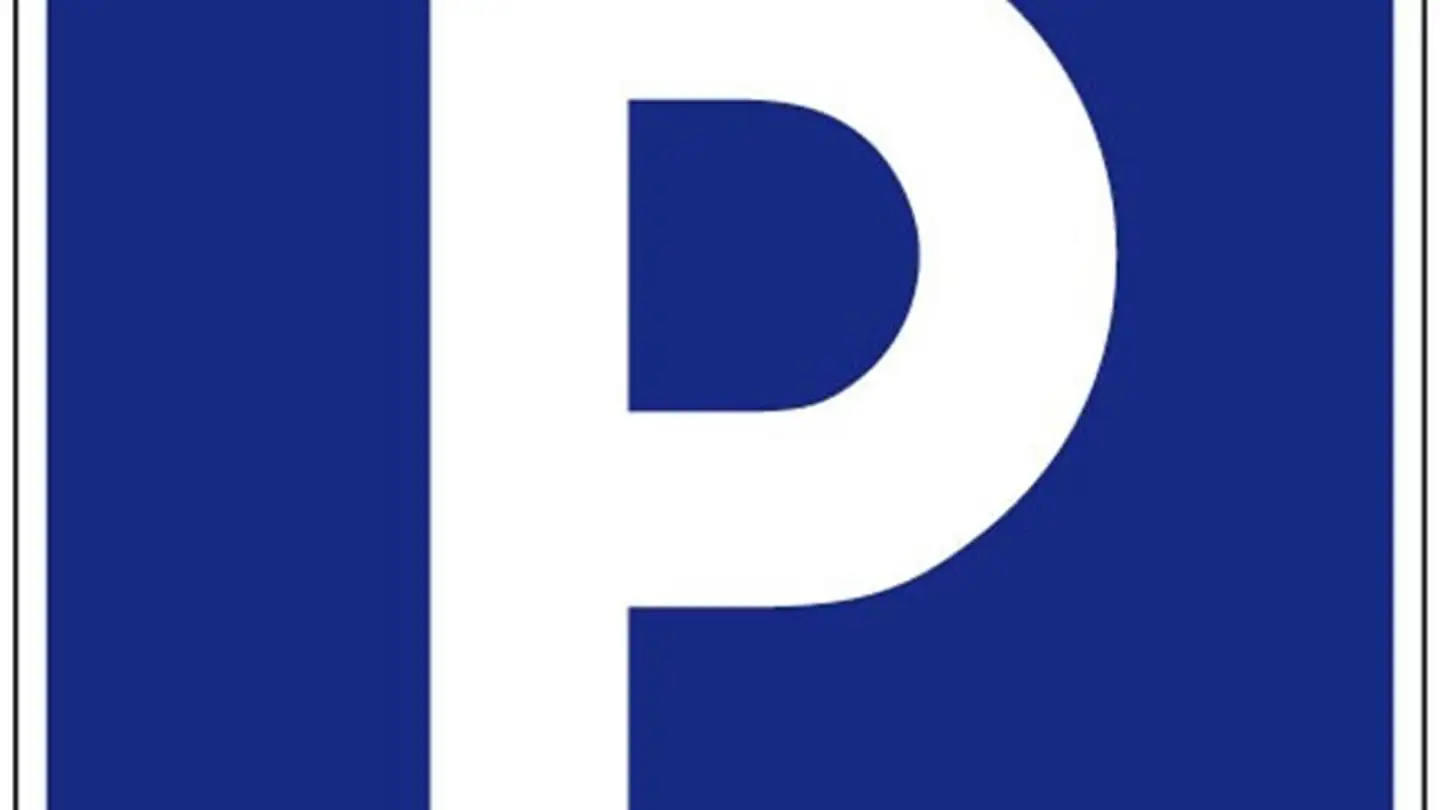 Place de parking extérieure à louer - Rue du Village, 1214 Vernier