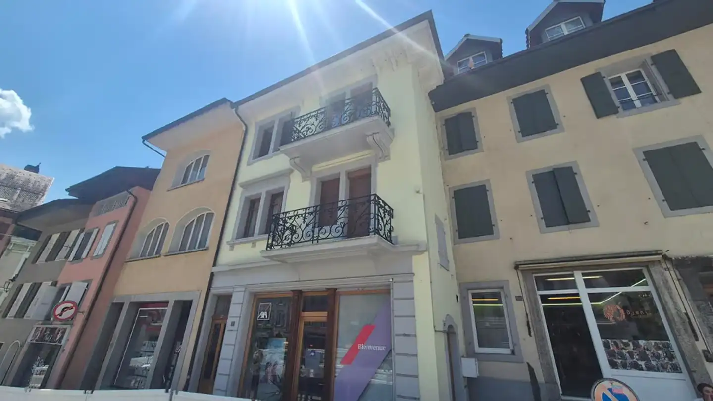 Residential building for sale - 1880 Bex