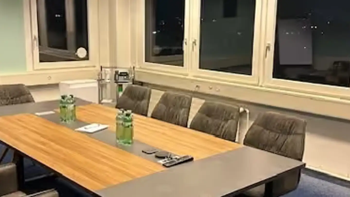 Commercial à louer - Gaswerkstrasse 6, 8952 Schlieren