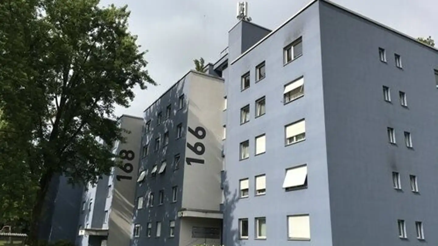 Überdachter Motorradparkplatz mieten - Seenerstrasse, 8404 Winterthur