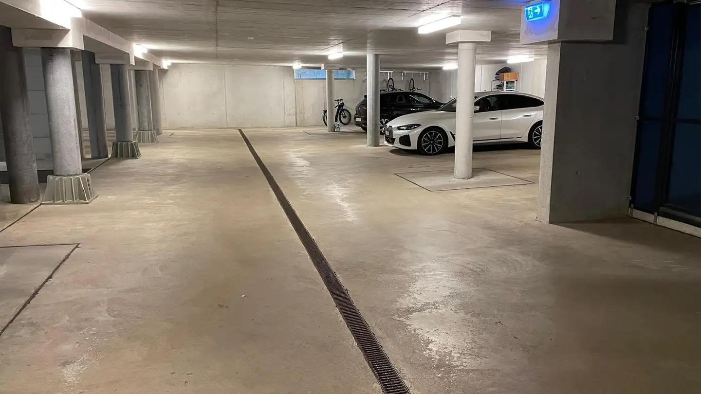 Place de parking souterraine à louer - Kirchstrasse 22, 3065 Bolligen
