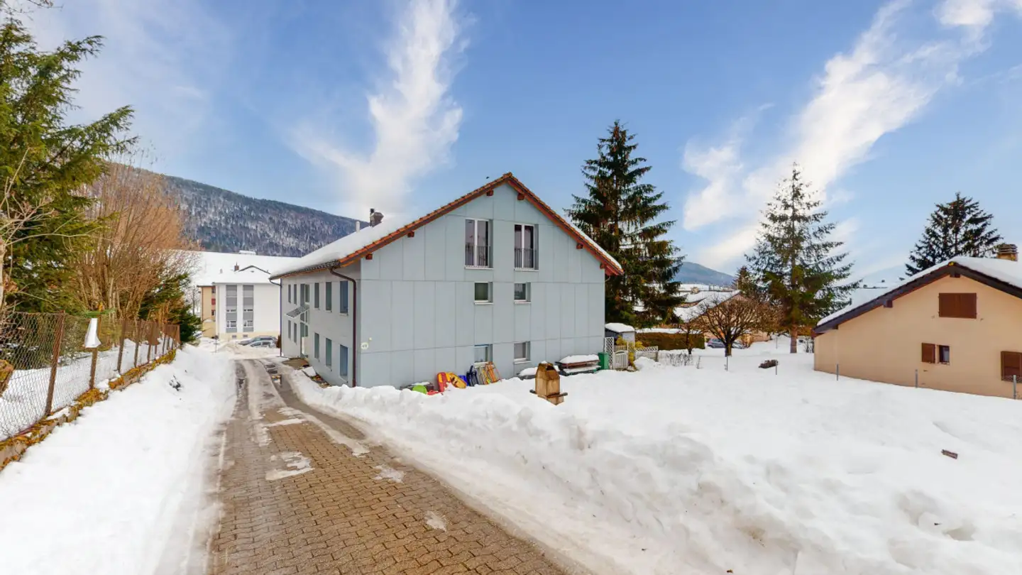 Residential building for sale - 2056 Dombresson