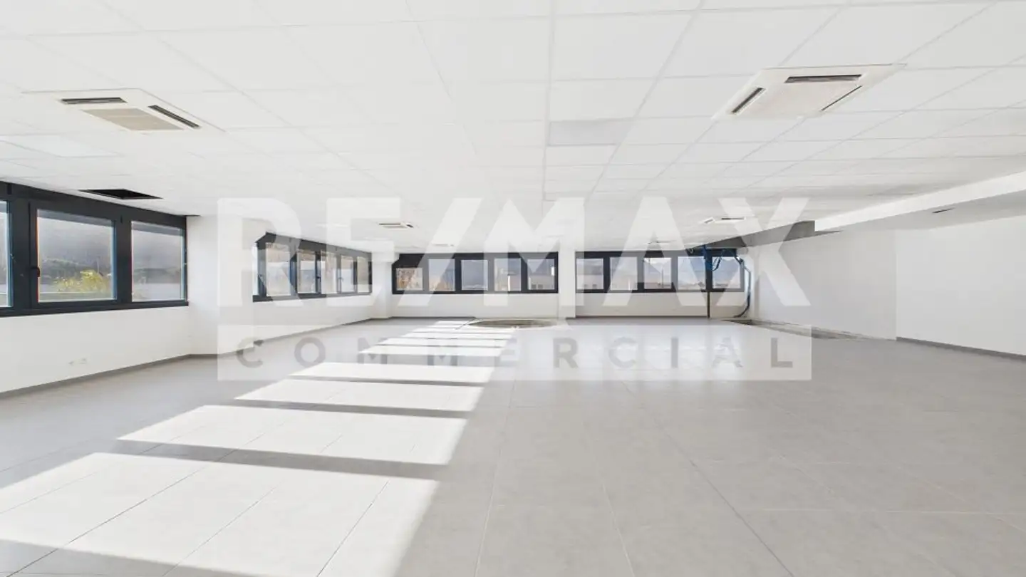 Office space for sale - 6512 Giubiasco