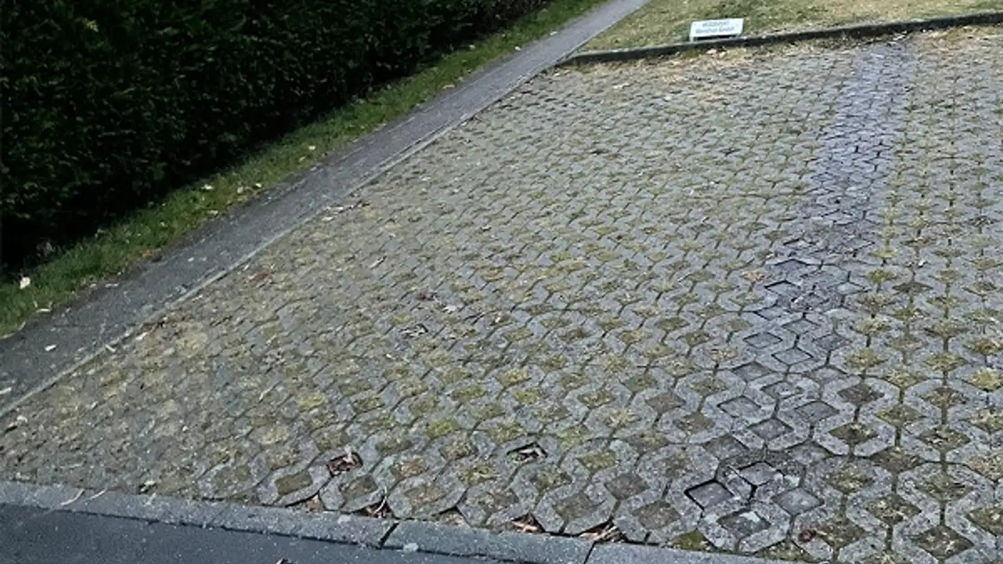 Place de parking extérieure à louer - Ober-Kuonimattweg 16, 6010 Kriens