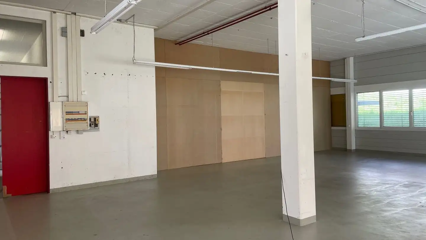 Commercial for rent - 8732 Neuhaus SG