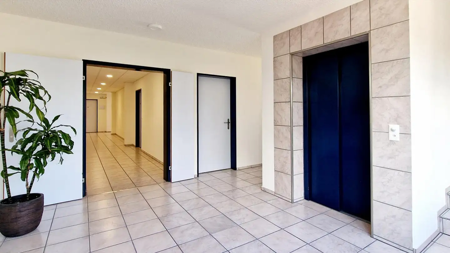 Bürofläche mieten - Untere Bahnhofstrasse 25, 8340 Hinwil - Foto 2