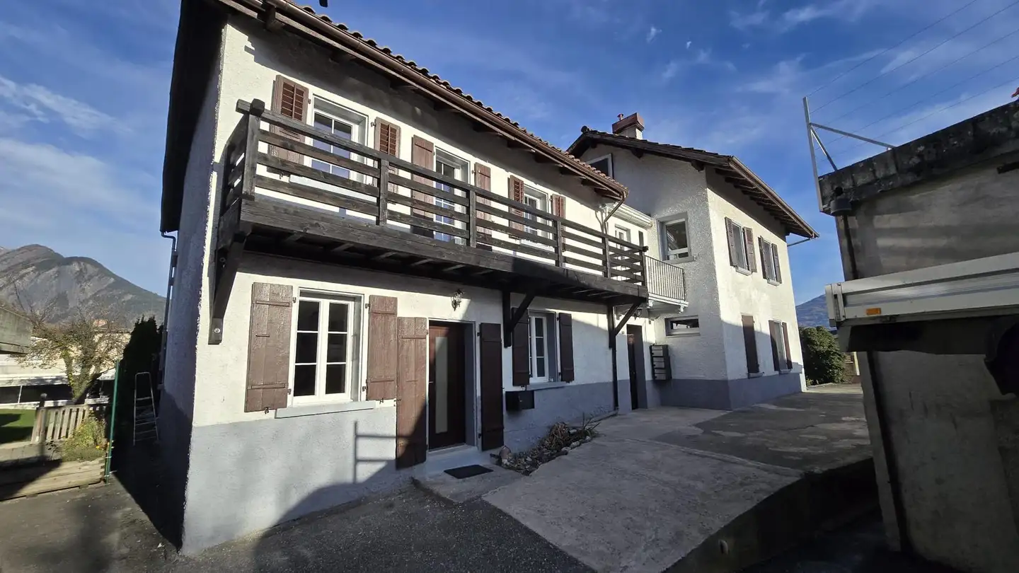 Mixed-use building for sale - 1976 Erde