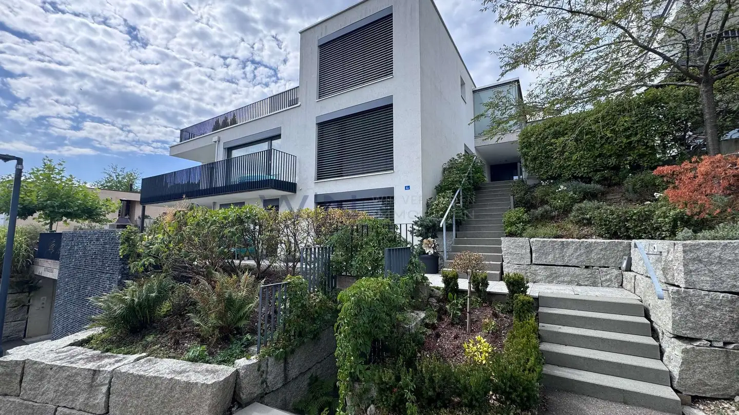 Stepped apartment for rent - 8127 Forch