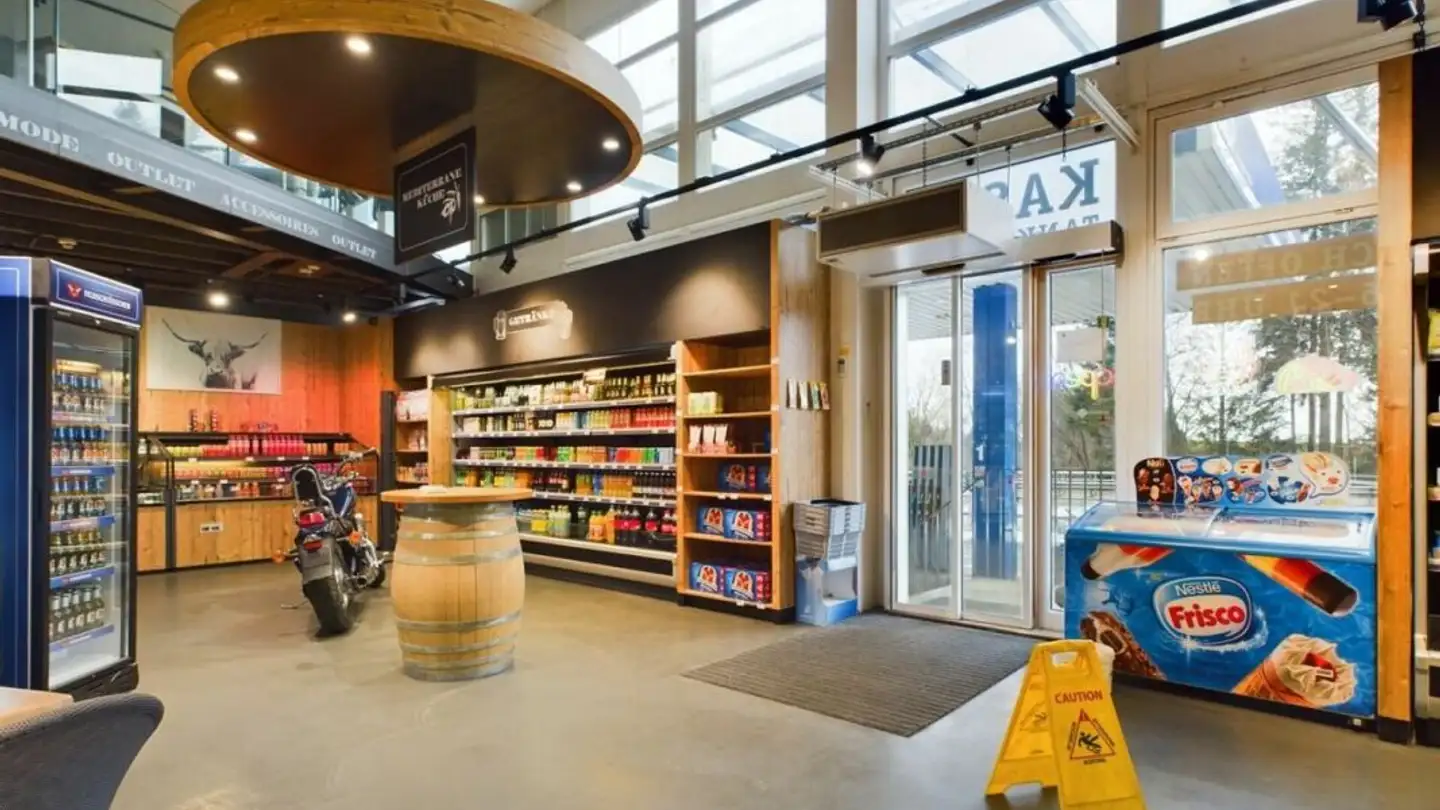 Stazione di servizio in affitto - Chaltenbodenstrasse 6a, 8834 Schindellegi - Photo 3