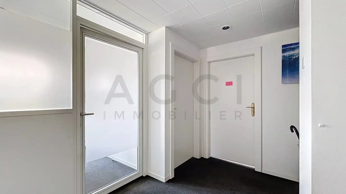 Office space for rent - 1205 Genève - Photo 2