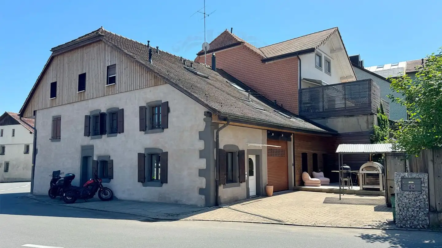 Residential building for sale - 1416 Pailly