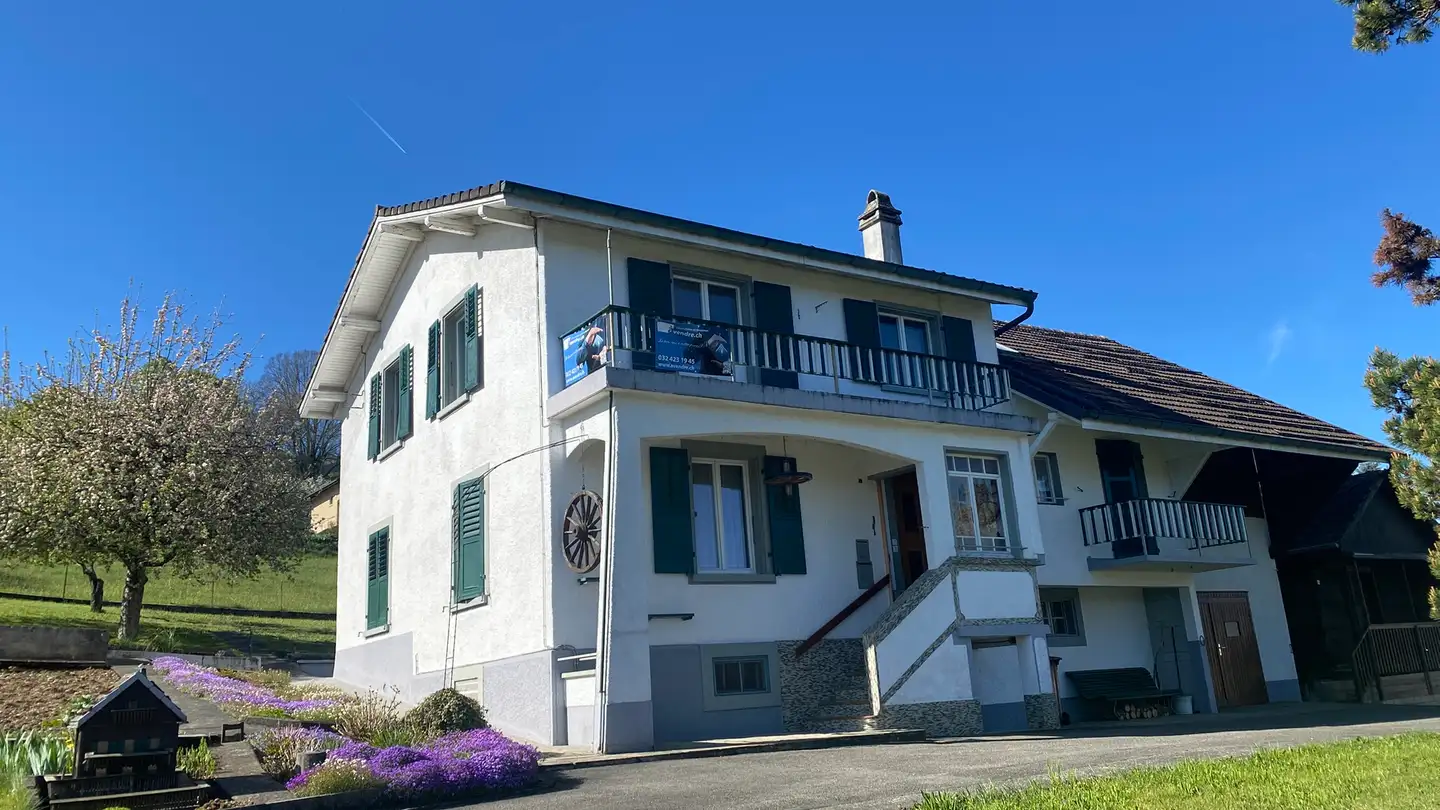 Residential building for rent - 2853 Courfaivre