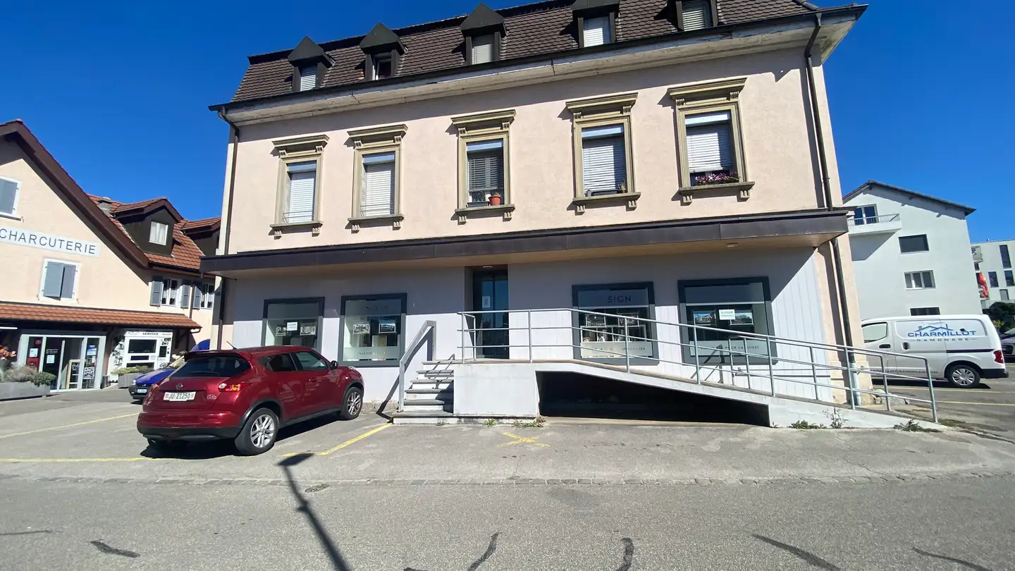 Magasin à vendre - 2822 Courroux