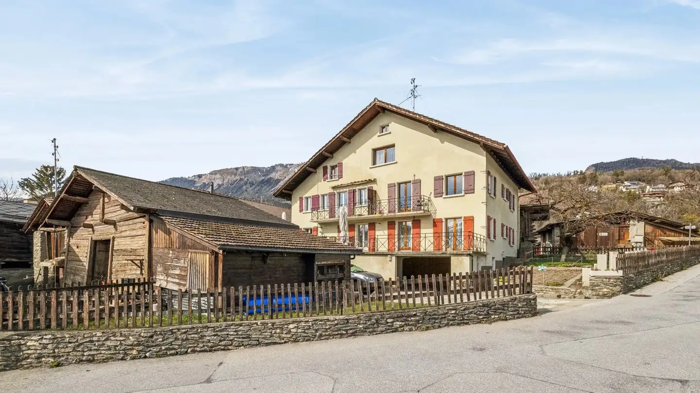 Mixed-use building for sale - 1971 Grimisuat