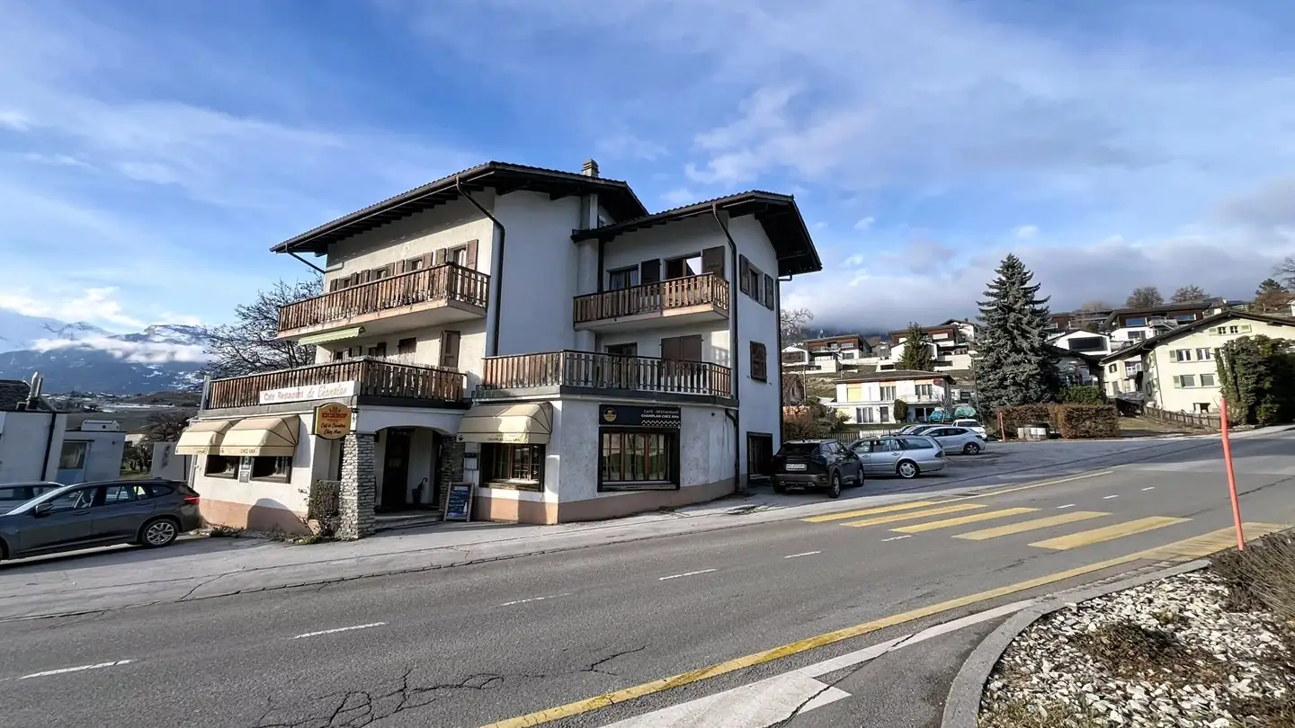 Mixed-use building for sale - 1971 Grimisuat