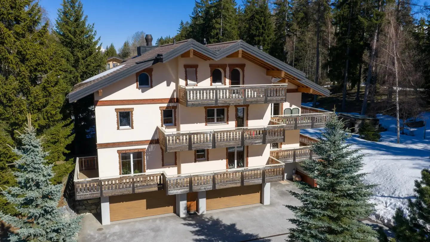 Mixed-use building for sale - 3963 Crans-Montana