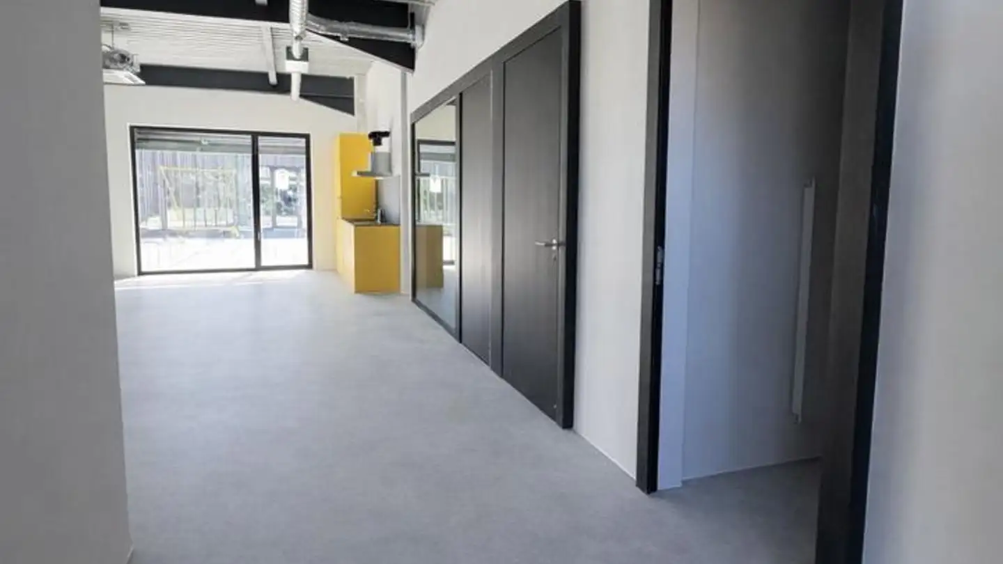 Shop for rent - 1890 St-Maurice - Photo 2