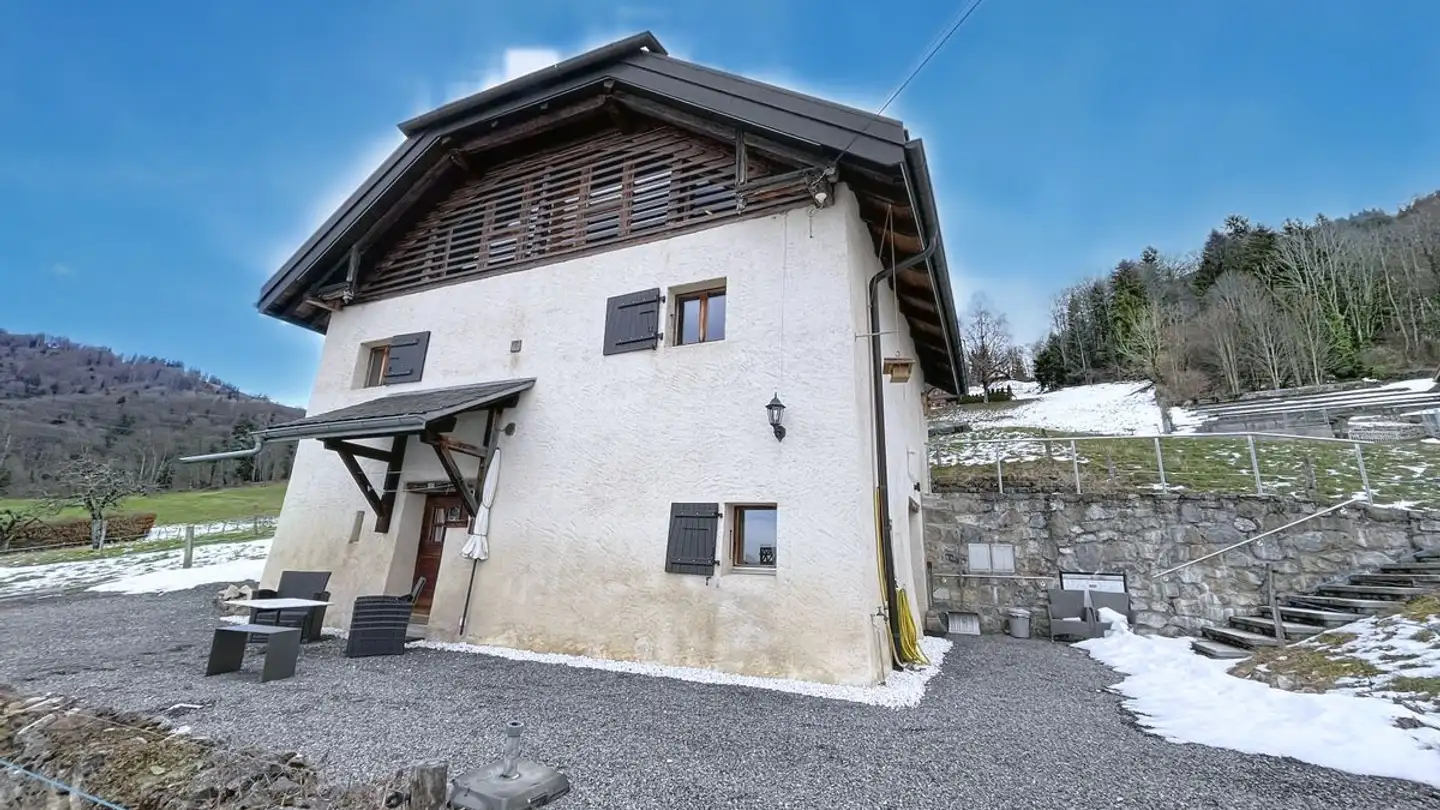 Single house for sale - 1832 Chamby