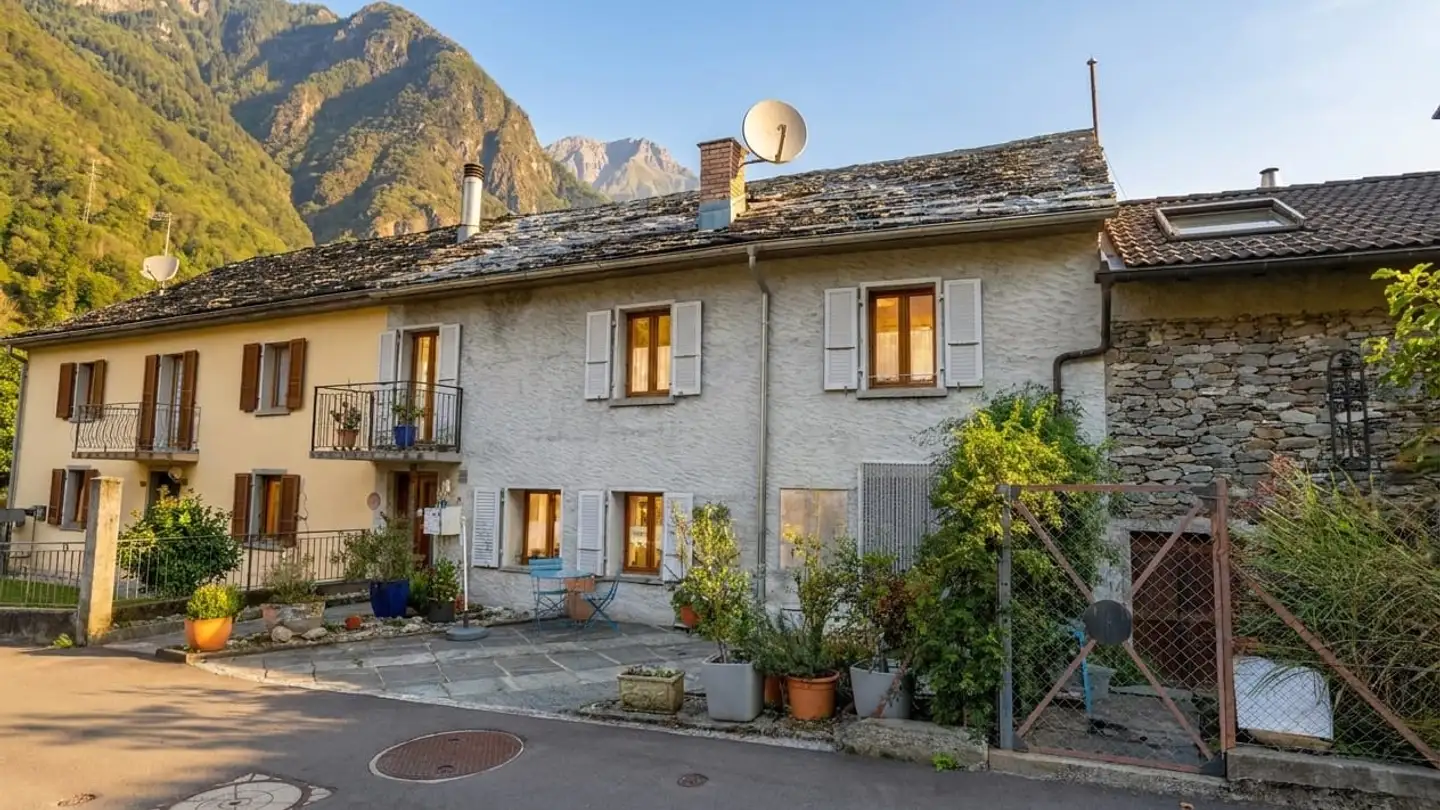 House for sale - Via Al Pont 5, 6557 Cama