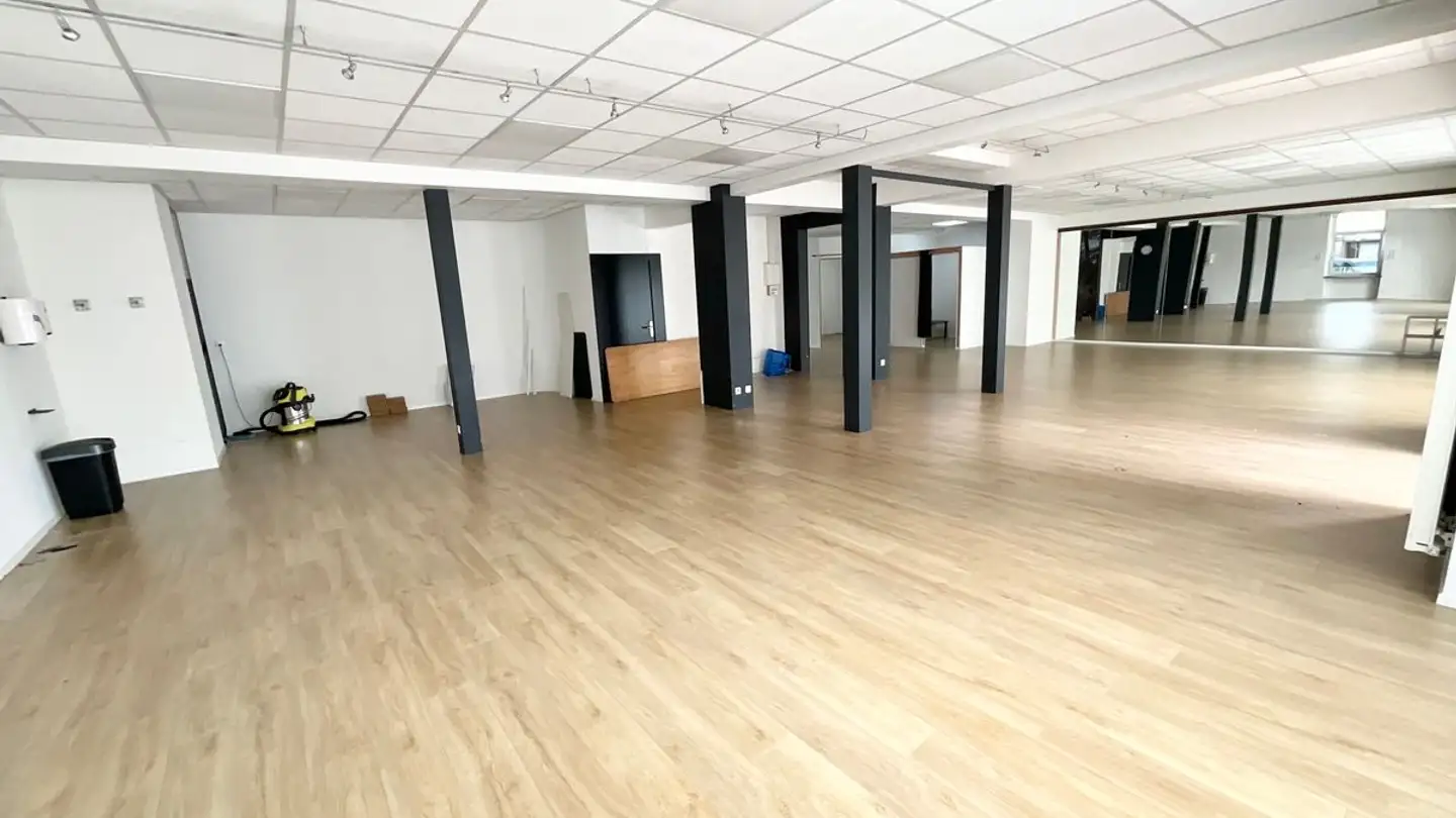 Magasin à louer - 2800 Delémont - Photo 2