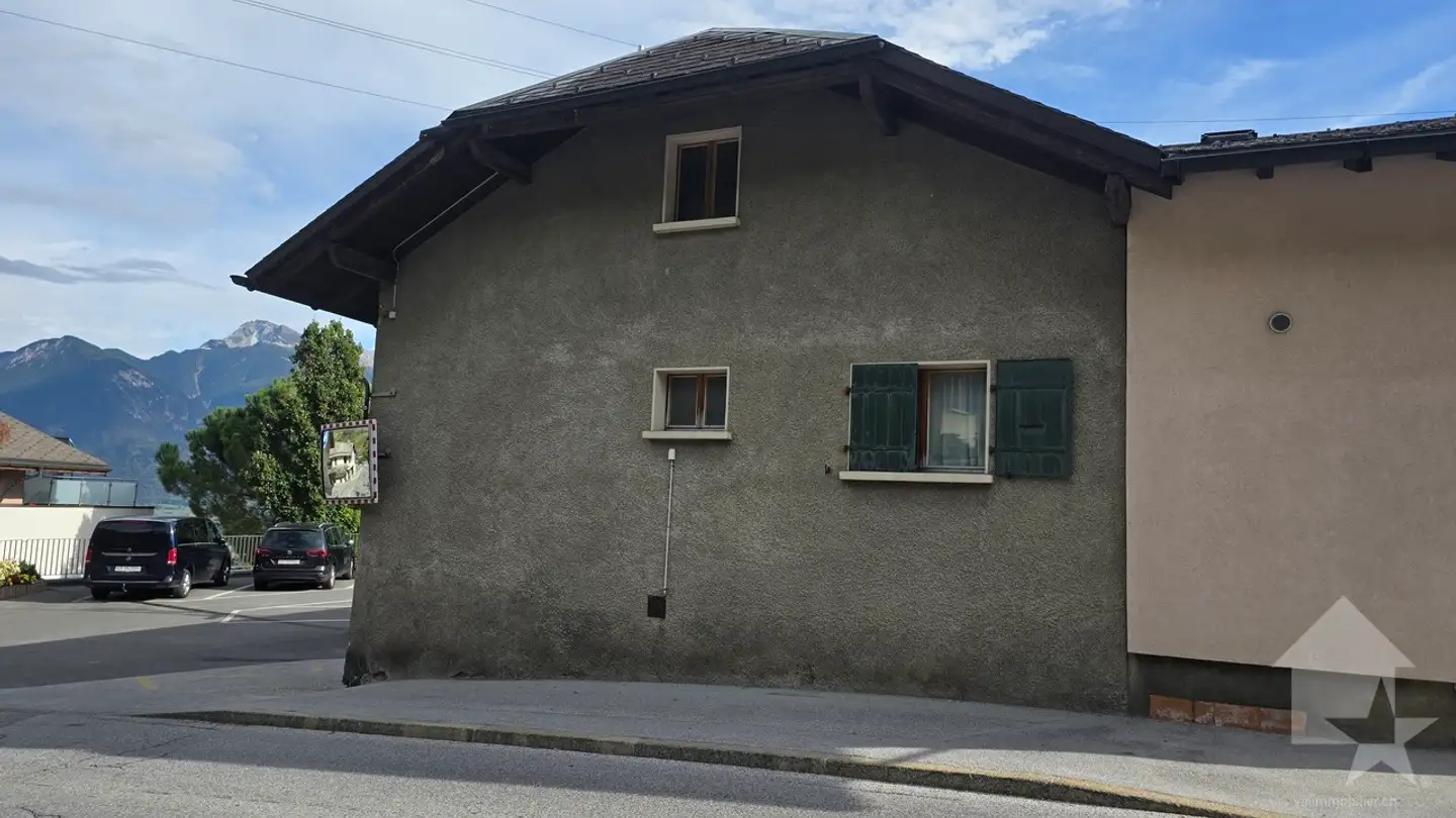 Semi-detached house for sale - 3978 Flanthey