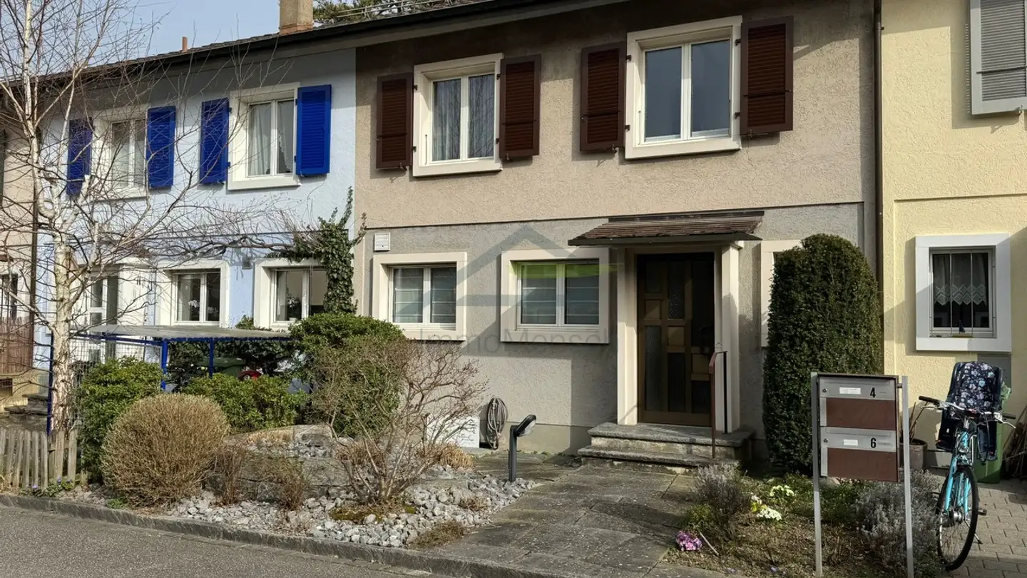 Row house for sale - Hohe Winde-Strasse 6, 4153 Reinach BL