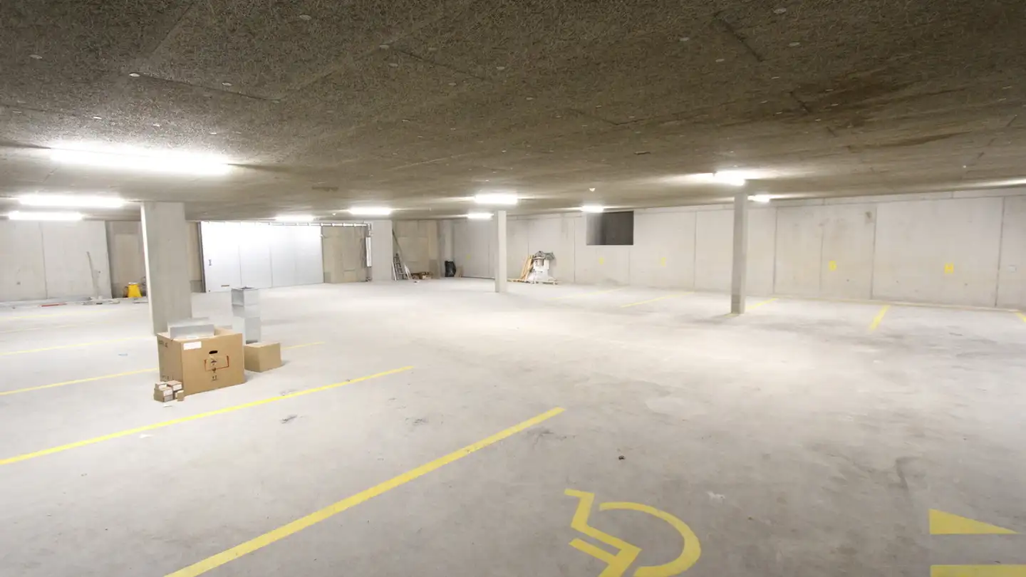 Place de parking souterraine à louer - Avenue Du Rothorn 6, 3960 Sierre - Photo 3
