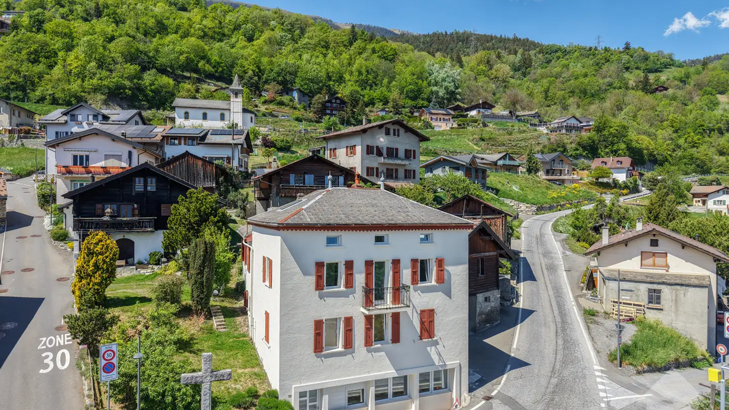 Residential building for sale - 1976 Daillon