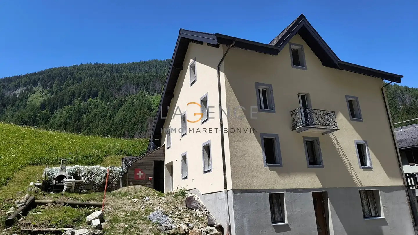 Duplex for sale - 1929 Trient