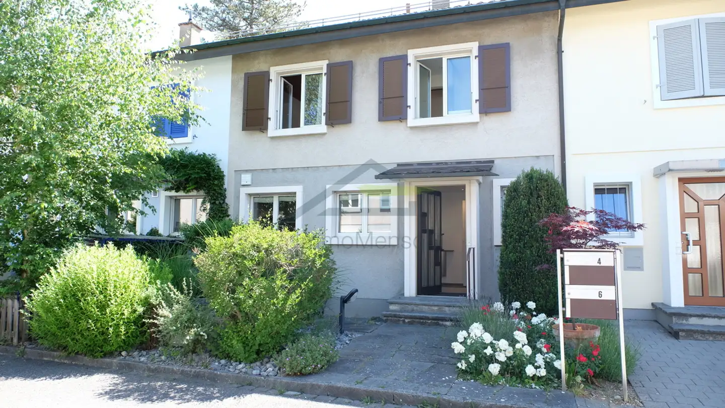 Row house for sale - Hohe Winde-Strasse 6, 4153 Reinach BL